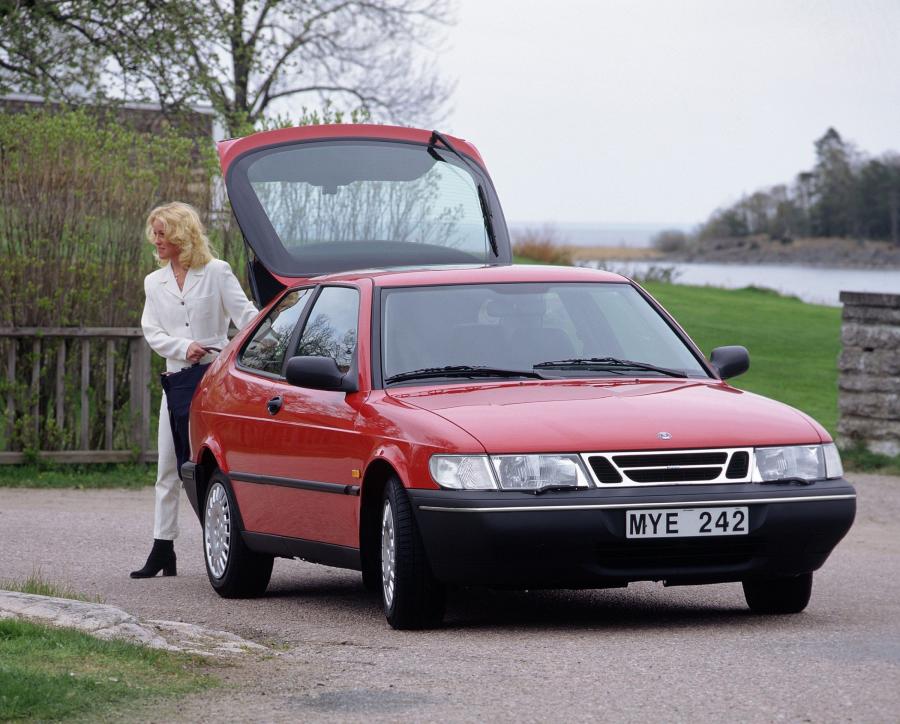  Saab 900 Coupe 1993 года  (фото 17 из 27)